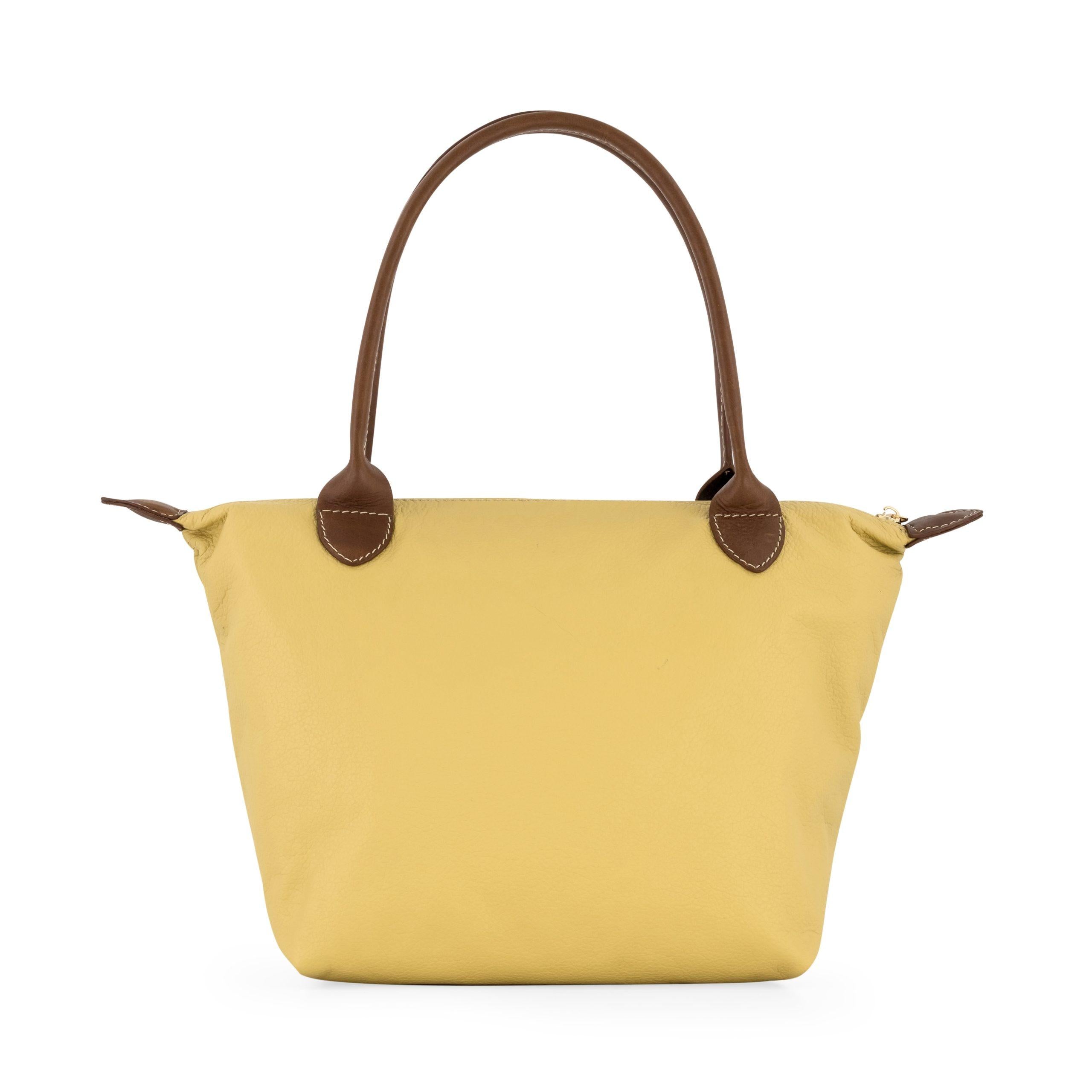 #color_yellow pebble